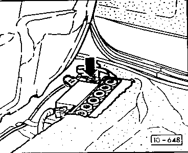 10-648 Disconnecting the battery earth strap