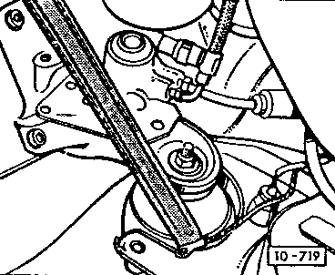 10-719 Lower engine and gearbox