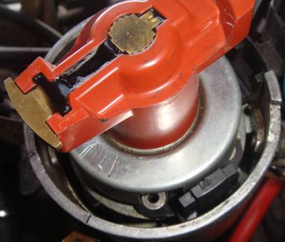 Early ur-quattro distributor showing line-up marks