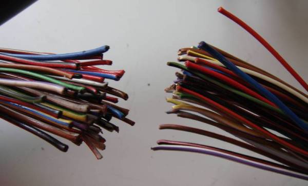 There are 50 wires in an S6 engine control loom