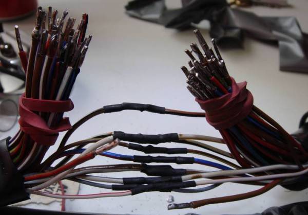 There are 50 wires in an S6 engine control loom